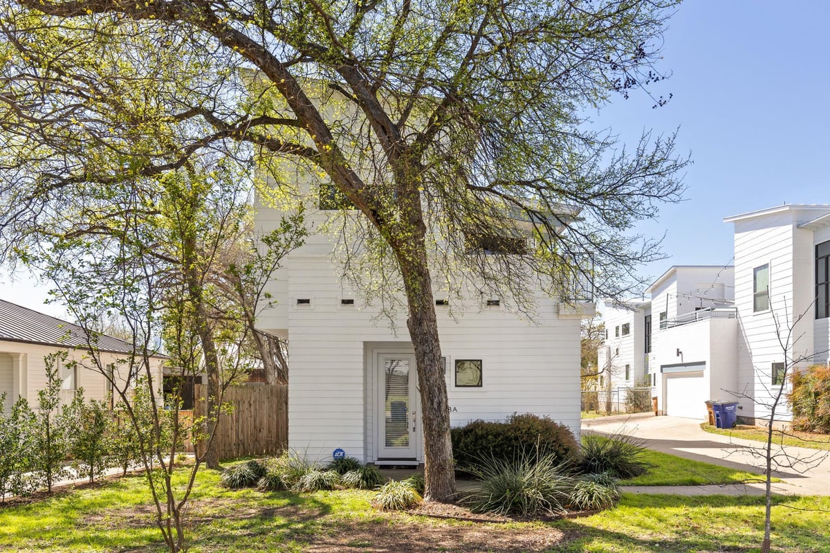 View 1708 Harvey Unit #1 in Harvey Street Twnhms Sssss 1708 Harvey Unit #1 - front exterior - Luxury home in Harvey Street Twnhms Sssss, Austin, TX
