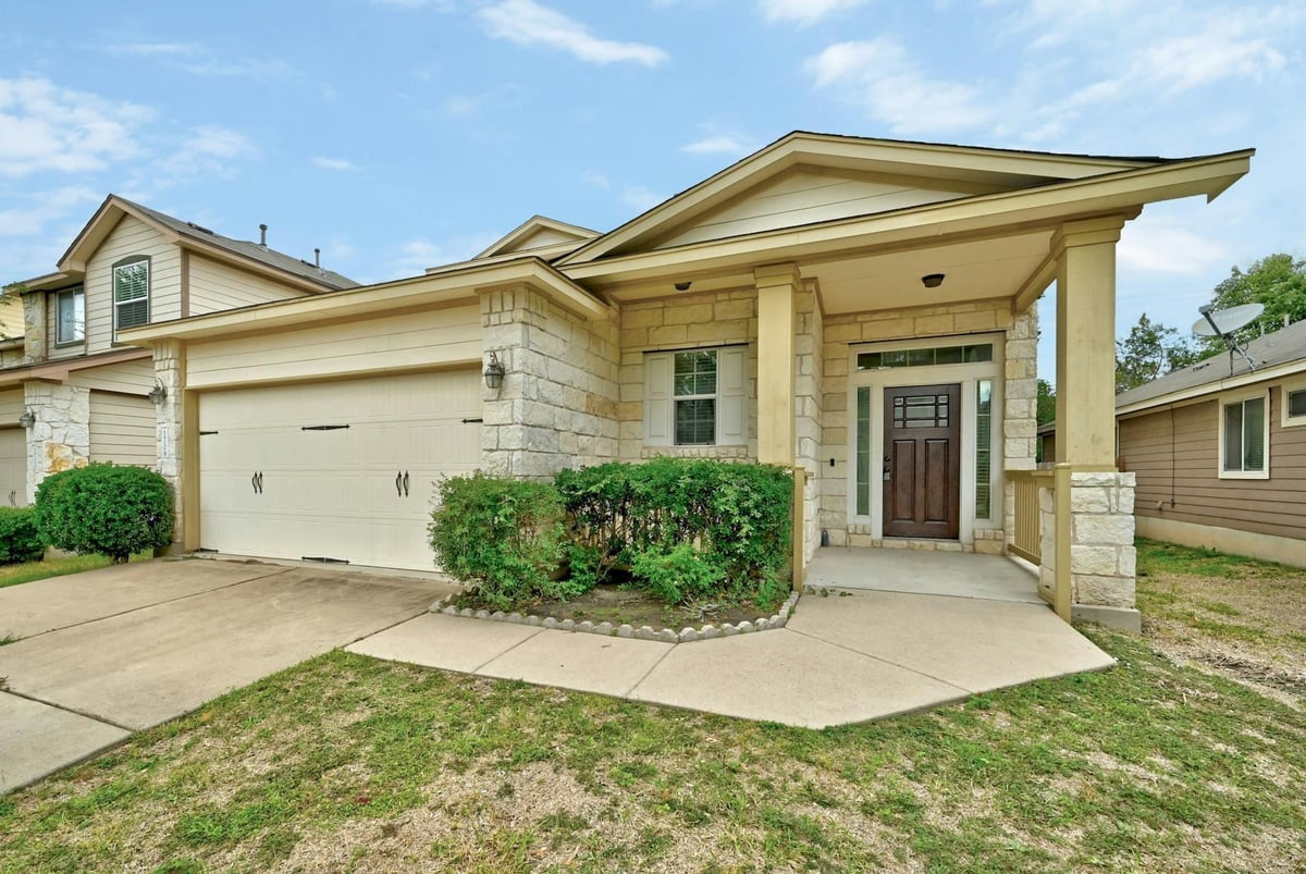View 1708 Rockland Dr Unit #177 in Sweetwater Glen Condo Amd 1708 Rockland Dr Unit #177 - front exterior - Luxury home in Sweetwater Glen Condo Amd, Austin, TX