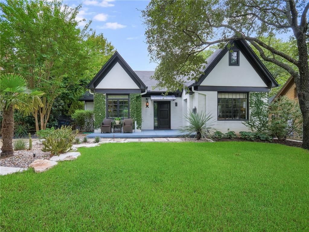 View 1711 Palma Plz in MLS Area 1B 1711 Palma Plz - property photo 1 - Luxury home in MLS Area 1B, Austin, TX