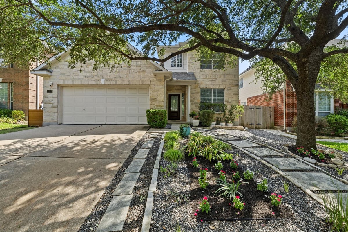 View 1712 Lynnville TRL in Scofield Farms Ph 10 Sec 02 1712 Lynnville TRL - front exterior - Luxury home in Scofield Farms Ph 10 Sec 02, Austin, TX