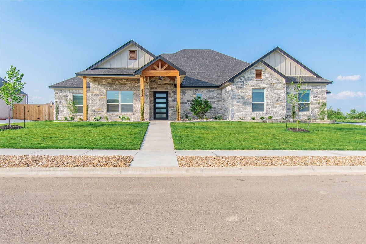 View 1713 Kellan DR in Mill Crk Mdws Ph Iii 1713 Kellan DR - property photo 1 - Luxury home in Mill Crk Mdws Ph Iii, Salado, TX