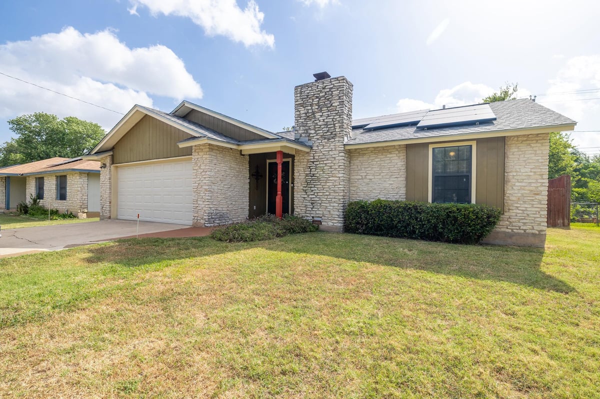 View 1713 Parkside CIR in Greenslopes At Lakecreek Sec 02 1713 Parkside CIR - property photo 1 - Luxury home in Greenslopes At Lakecreek Sec 02, Round Rock, TX