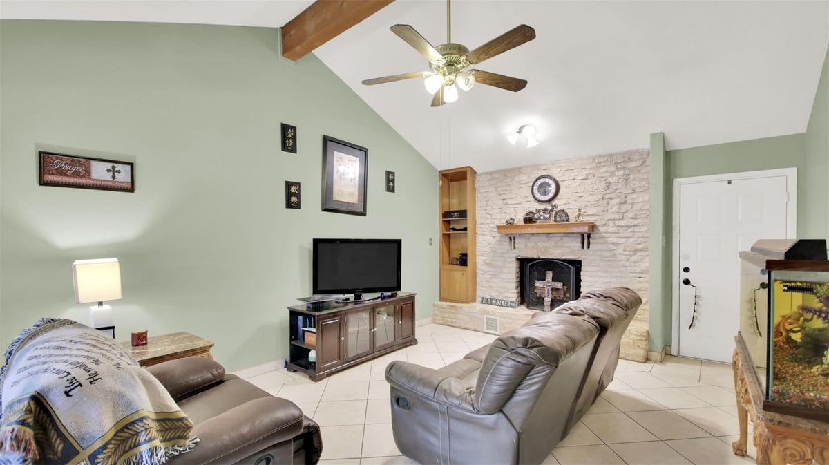Kitchen at 1713 Parkside Cir - 3 bed 2 bath home