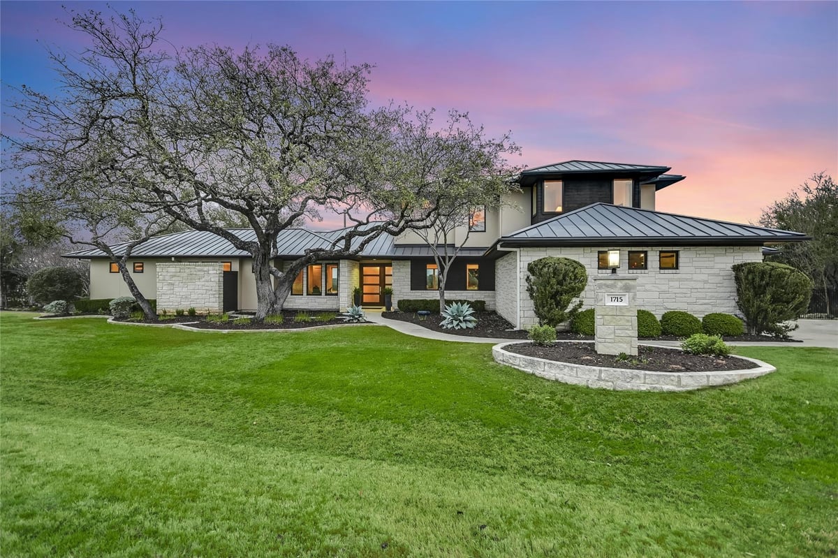 View 1715 Corto LN in Werkenthin Sec 01 1715 Corto LN - property photo 1 - Luxury home in Werkenthin Sec 01, Austin, TX