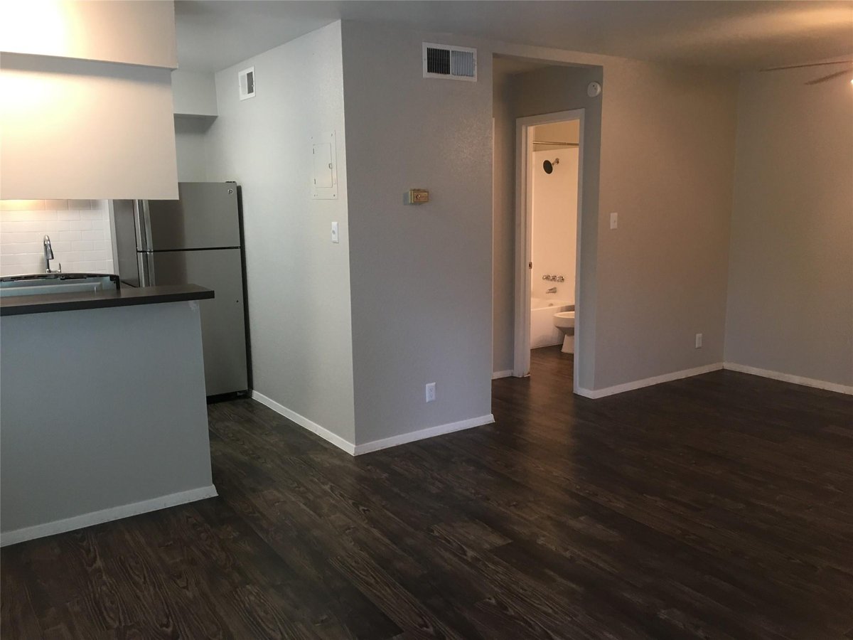View 1717 Enfield RD Unit #101 in Old Enfield 1717 Enfield RD Unit #101 - property photo 1 - Luxury home in Old Enfield, Austin, TX