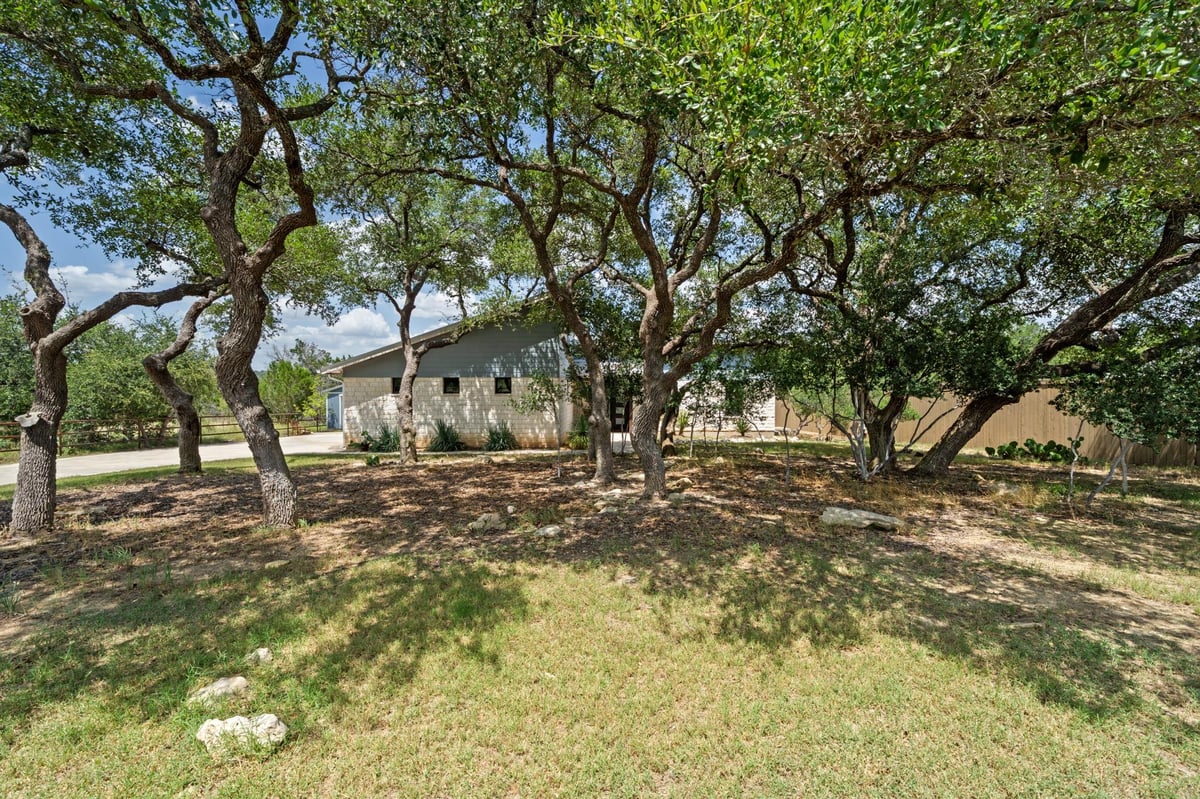 Living area at 172 Bluff Trl - 3 bed 2 bath home