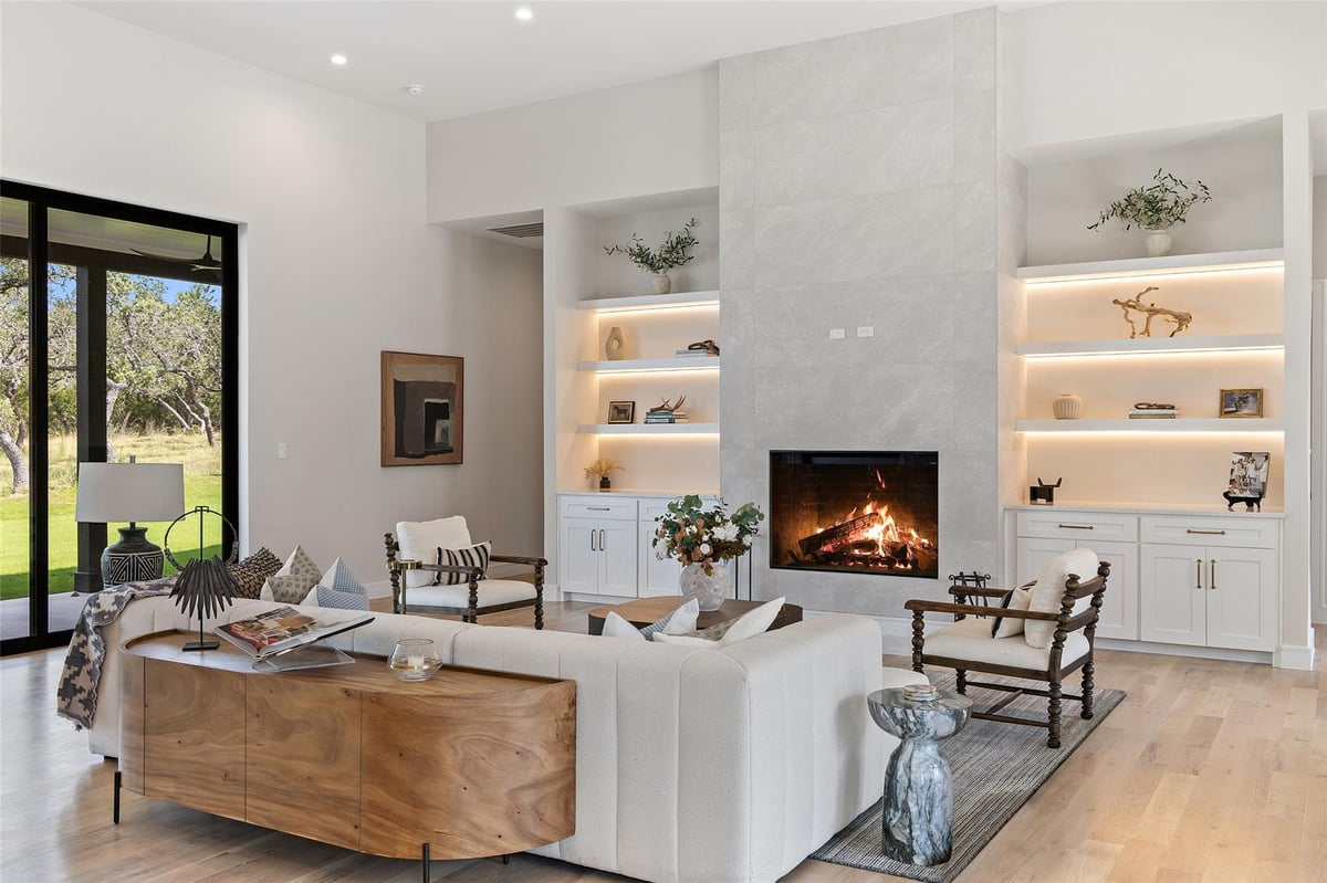 Living area at 172 Crooked Creek Ct - 5 bed 3 bath home