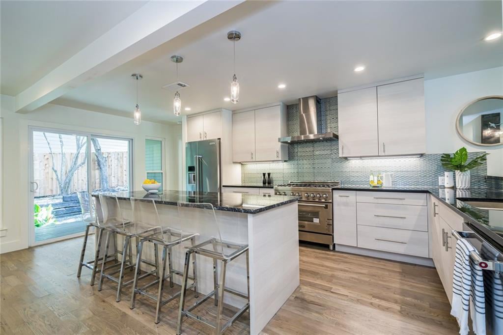View 1720 W 10th ST in Maas Add 1720 W 10th ST - property photo 1 - Luxury home in Maas Add, Austin, TX