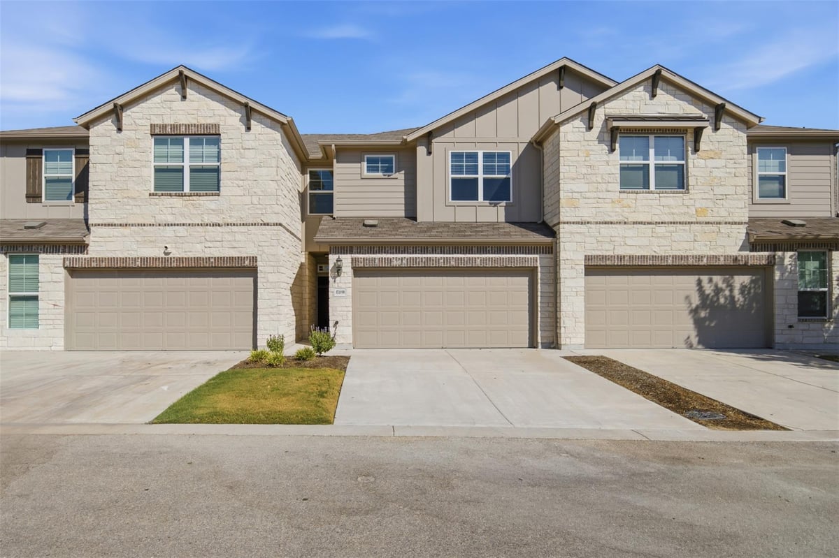 View 17203 Mayfly DR Unit #B in Cardinal Crossing 17203 Mayfly DR Unit #B - property photo 1 - Luxury home in Cardinal Crossing, Pflugerville, TX