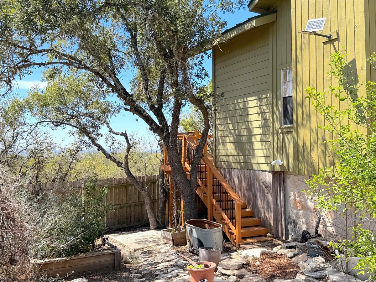 Living area at 1721 Fm 3424 Dr - 4 bed 3 bath home