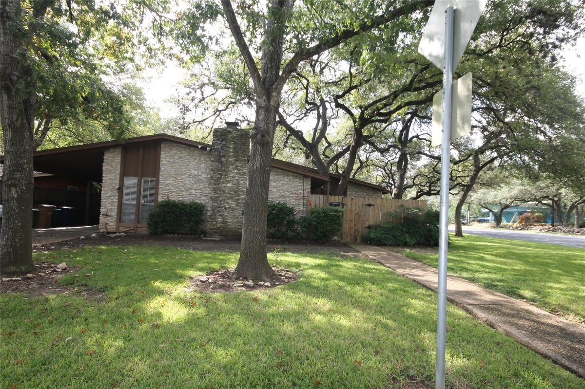 1723 Norris DR - property photo 1 - Luxury home in Beverly Heights, Austin, TX