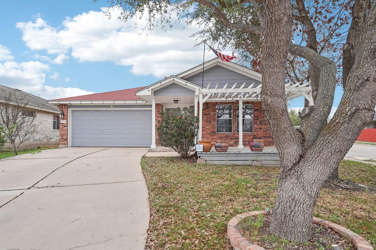 View 1724 Darjeeling Dr in Gaston-Sheldon Sec 05 1724 Darjeeling Dr - front exterior - Luxury home in Gaston-Sheldon Sec 05, Pflugerville, TX