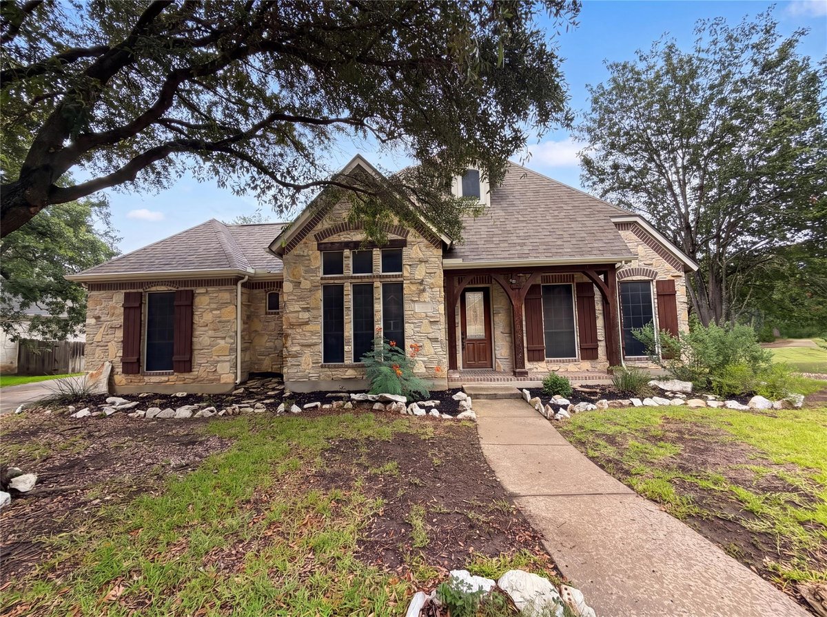 View 1724 Westend PL in HIDDEN GLEN PH 2B 1724 Westend PL - property photo 1 - Luxury home in HIDDEN GLEN PH 2B, Round Rock, TX