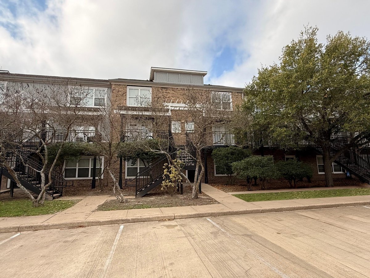 View 1725 Harvey Mitchell Pkwy S Unit #1430 in Woodlands Of College Station Condos 1725 Harvey Mitchell Pkwy S Unit #1430 - front exterior - Luxury home in Woodlands Of College Station Condos, College Stat...