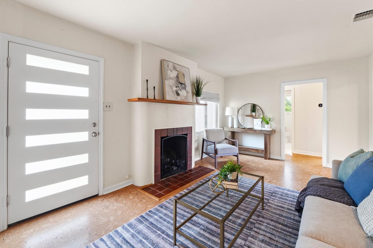 View 1727 38th 1/2 St in Giles Place Sec 01 1727 38th 1/2 St - front exterior - Luxury home in Giles Place Sec 01, Austin, TX
