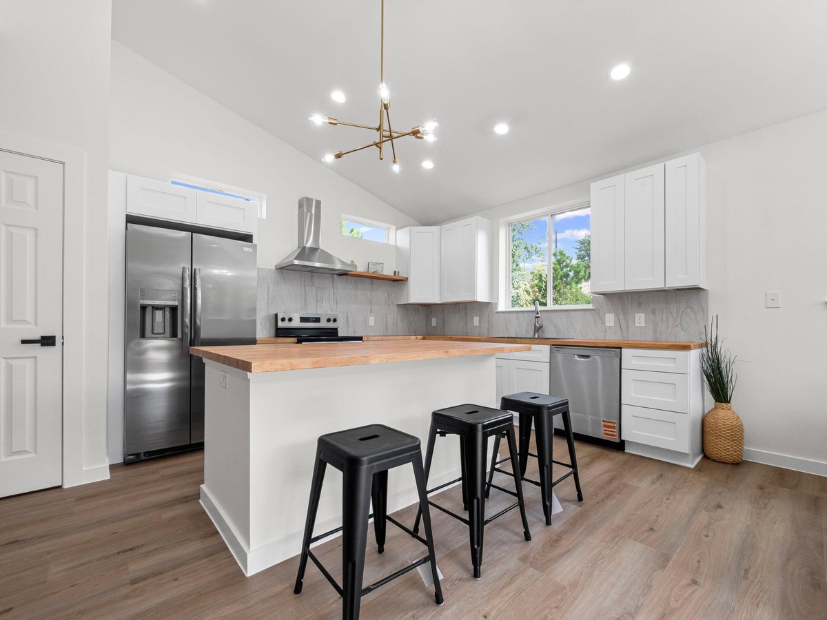 Primary bedroom at 173 Kahalulu Dr - 4 bed 2 bath home