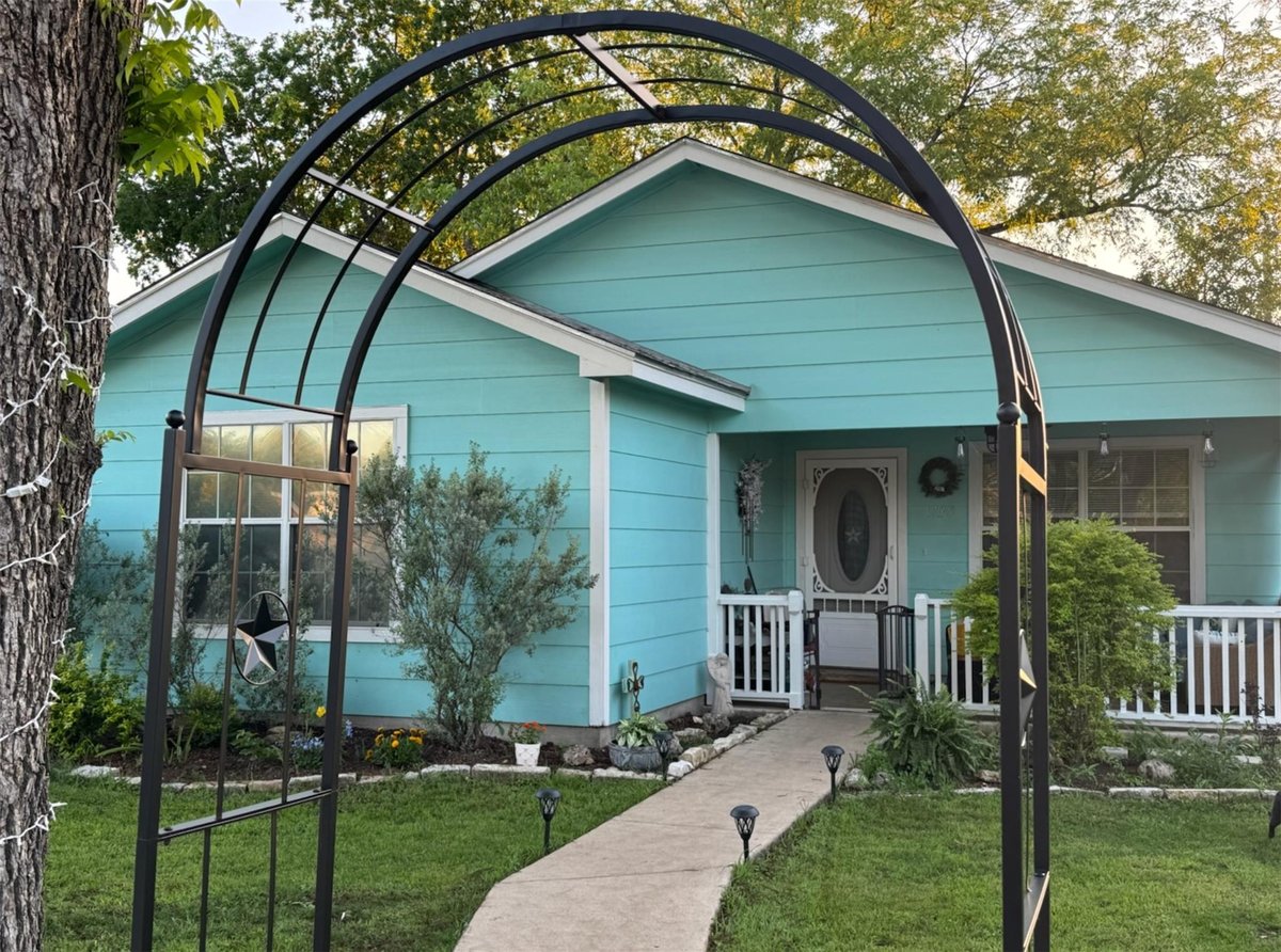 1730 Candee St - front exterior - Luxury home in Old Mill Village, Georgetown, TX