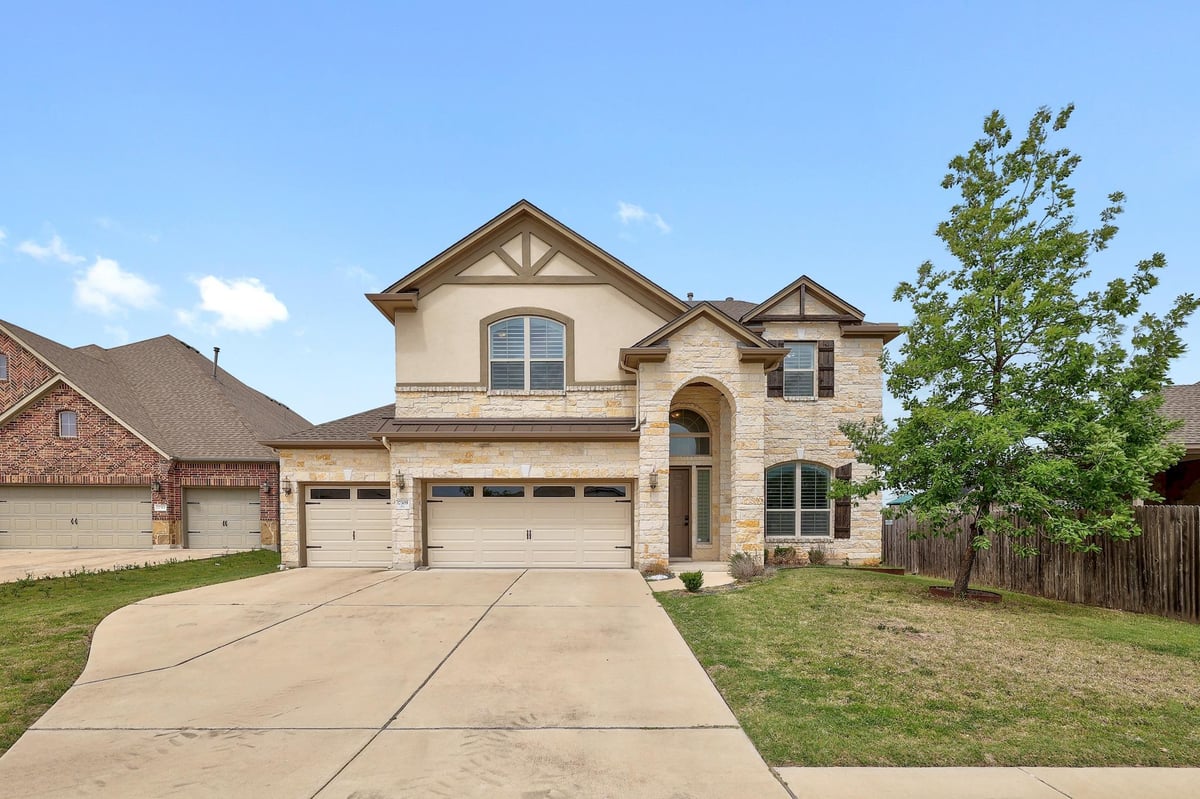 Living area at 17309 Silent Harbor Loop - 4 bed 2 bath home