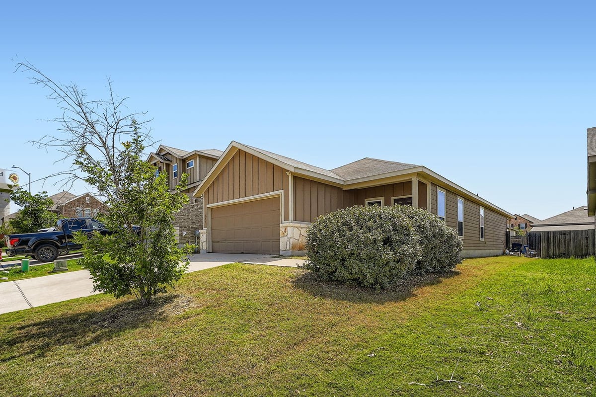 View 175 Eves Necklace Dr in Sunfield Ph Two Sec Eleven 175 Eves Necklace Dr - property photo 1 - Luxury home in Sunfield Ph Two Sec Eleven, Buda, TX