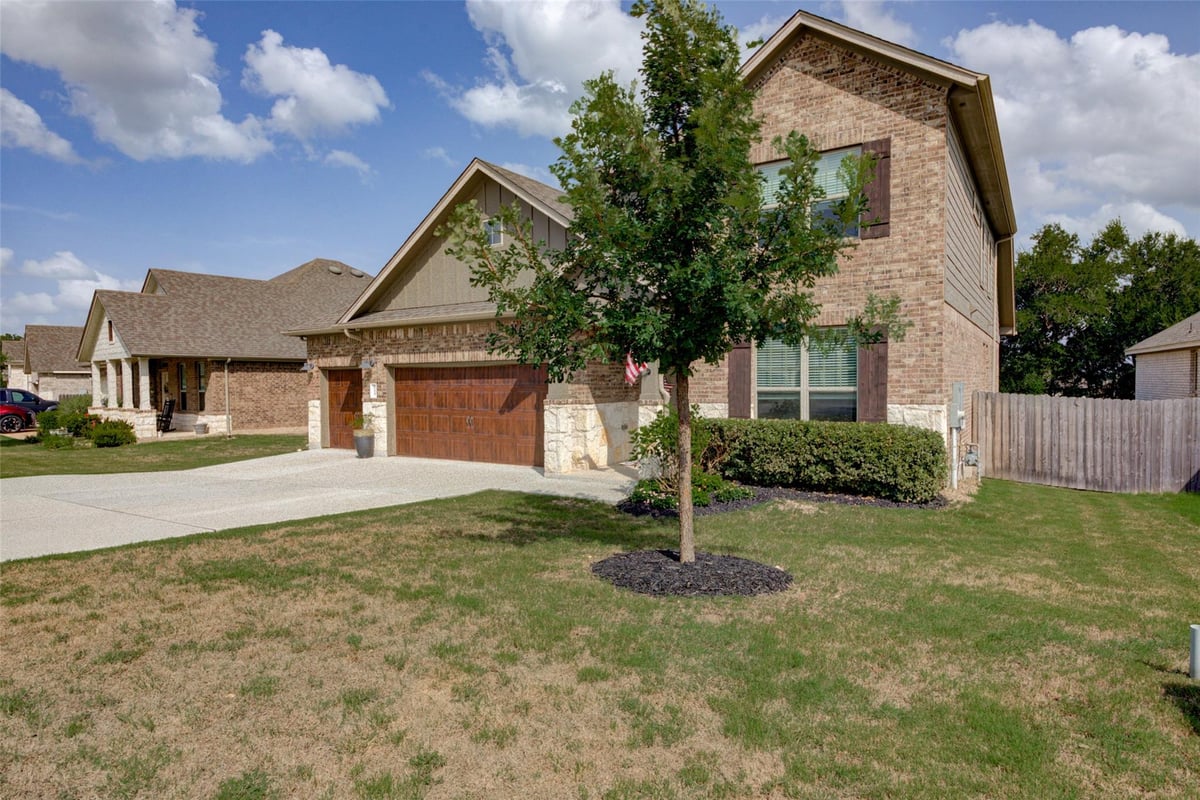 175 Goshen DR - front exterior - Luxury home in Arrowhead Ranch Ph 3, Dripping Springs, TX