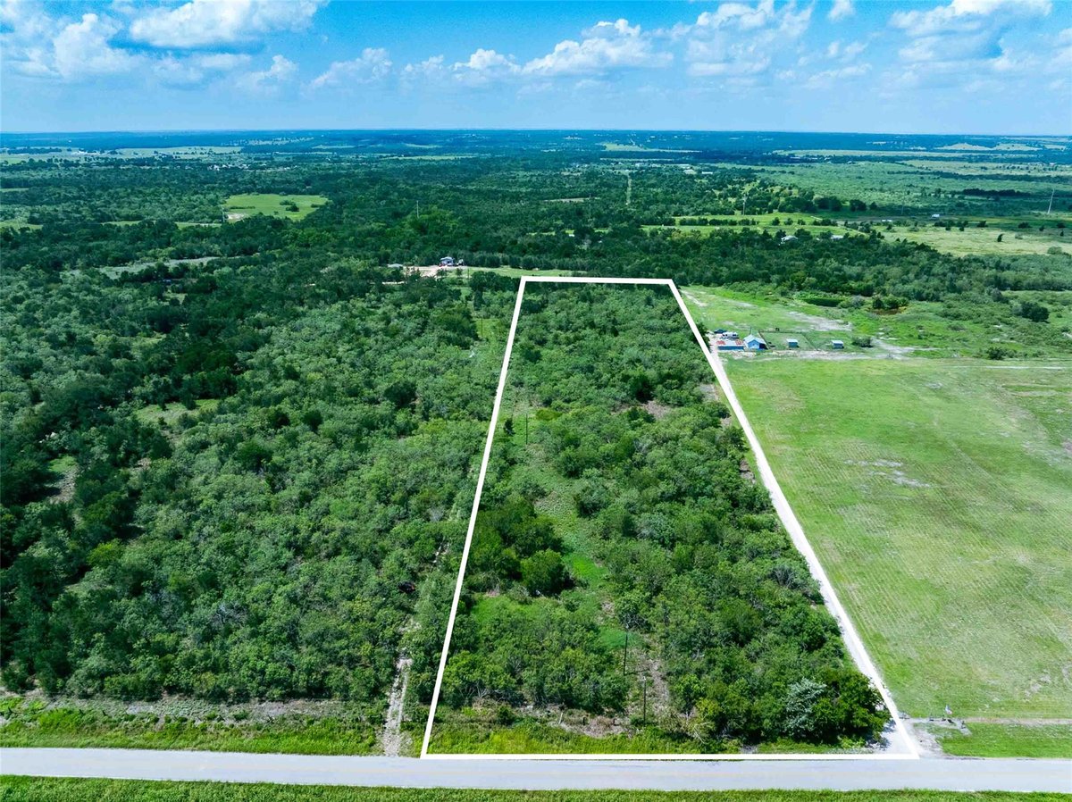View 17509 Albert Voelker Rd in Hines W Sur 53 Abs 345 17509 Albert Voelker Rd - front exterior - Luxury lot in Hines W Sur 53 Abs 345, Elgin, TX