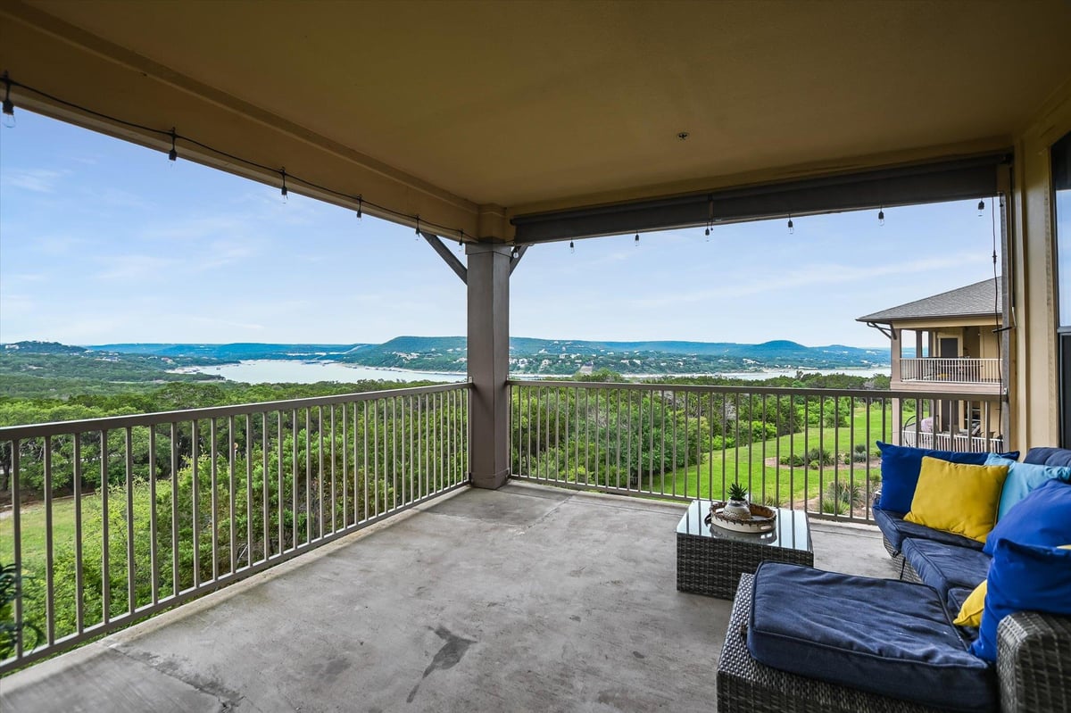 Living area at 17800 Edgewood Way Unit #301 - 3 bed 3 bath home