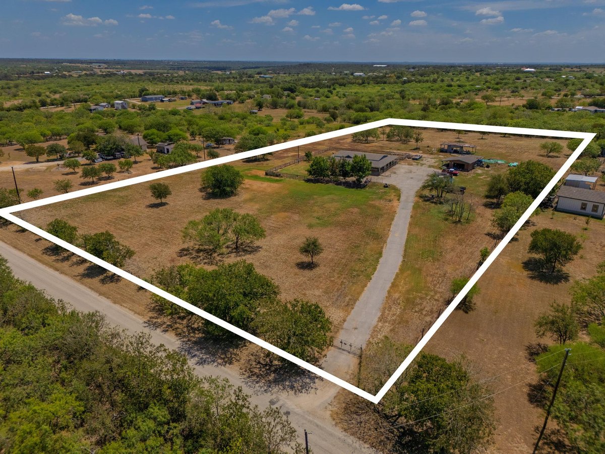 View 1781 Long RD in A066 CHURCHILL, ANDREW, MAXWELL 1781 Long RD - property photo 1 - Luxury home in A066 CHURCHILL, ANDREW, MAXWELL, Lockhart, TX