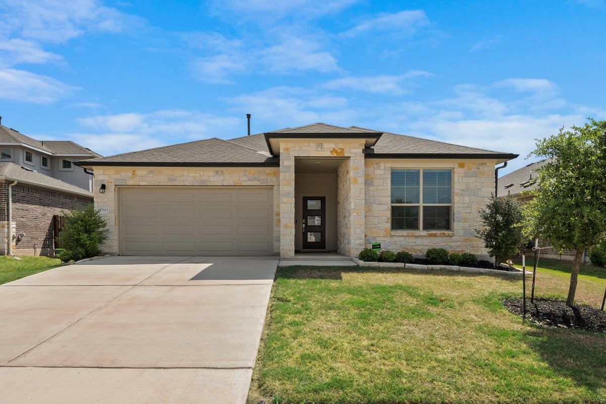 View 17813 Gilberto Dr in Sorento 17813 Gilberto Dr - property photo 1 - Luxury home in Sorento, Pflugerville, TX