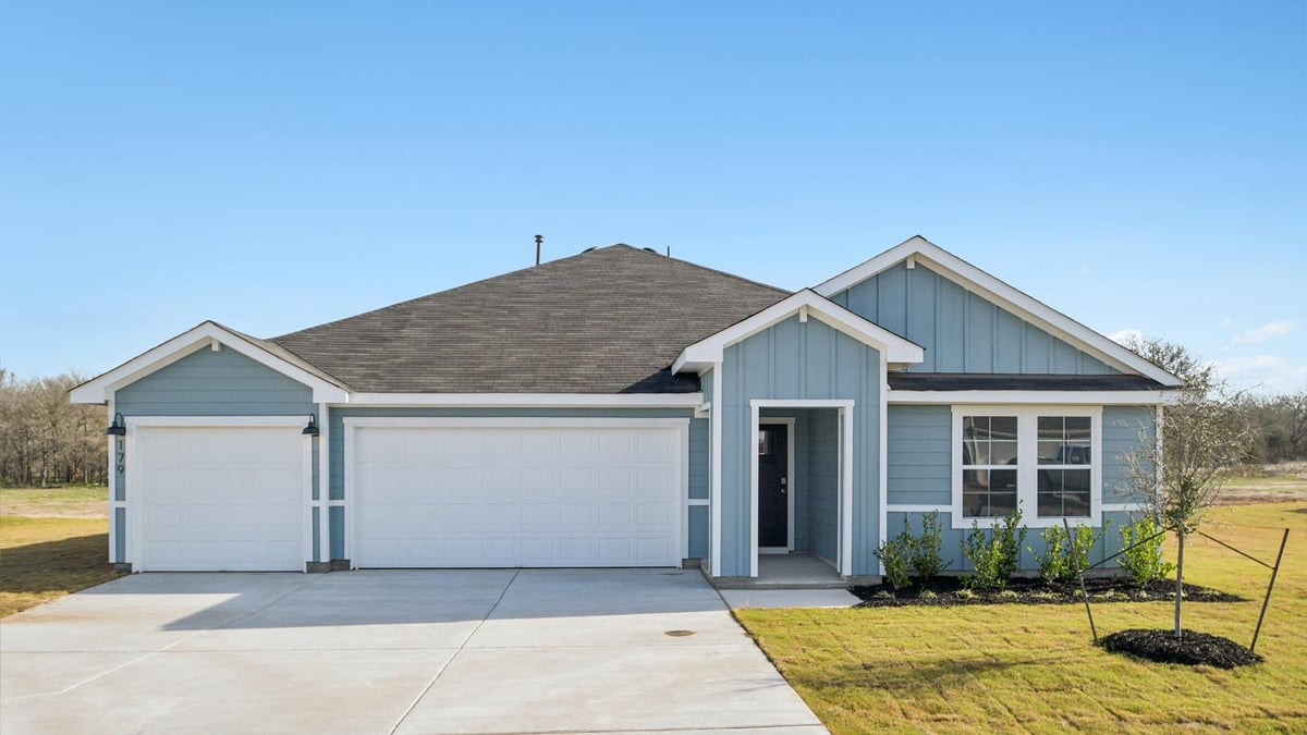 179 Great Northern Dr - front exterior - Luxury home in RAILHEAD, Cedar Creek, TX