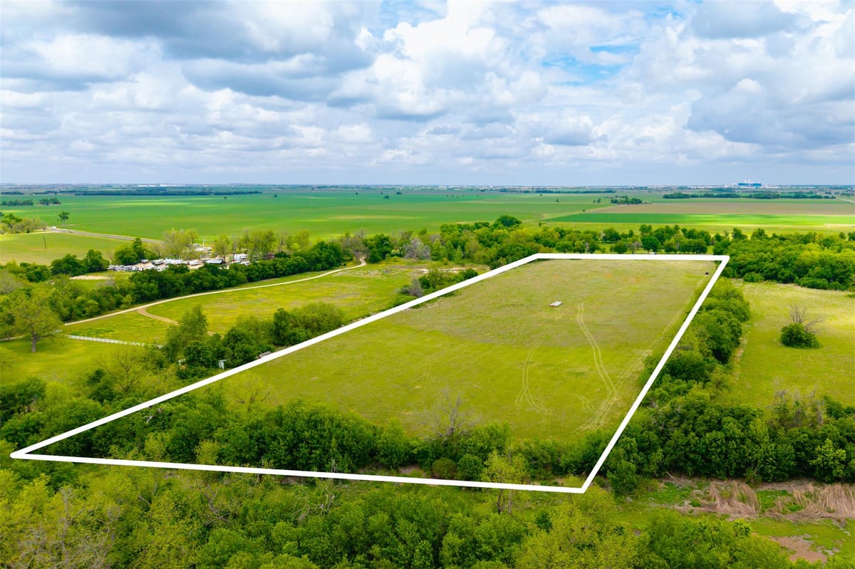View 18.45 Acres Fm 1660 in Jc Duval 18.45 Acres Fm 1660 - property photo 1 - Luxury lot in Jc Duval, Taylor, TX