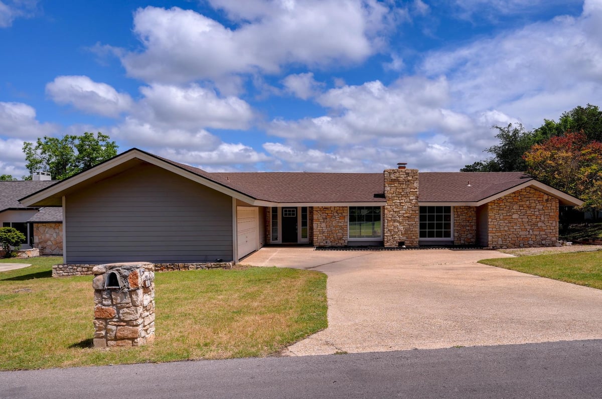 View 18 Country LN in Woodcreek Village Sec 6 18 Country LN - front exterior - Luxury home in Woodcreek Village Sec 6, Wimberley, TX