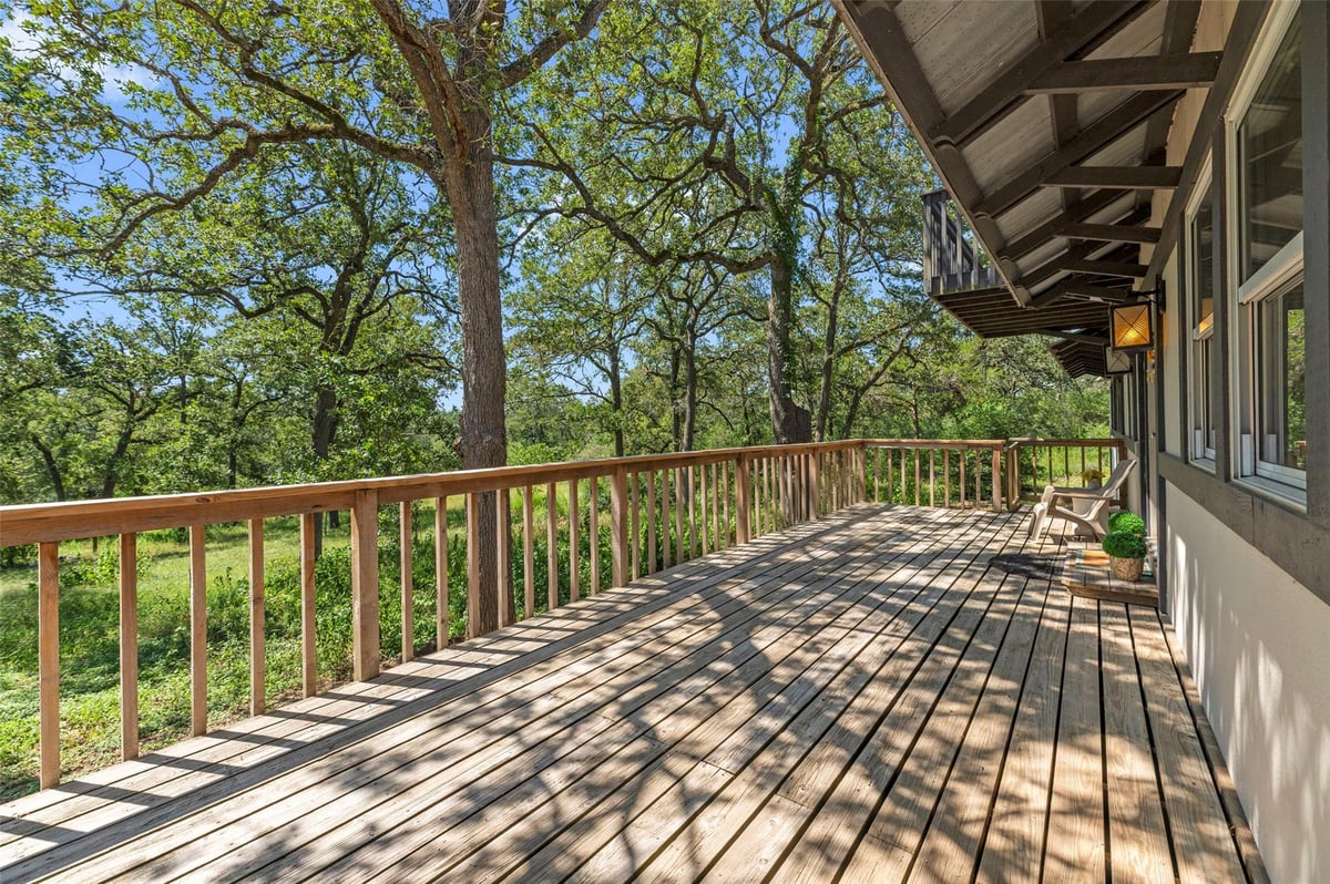 View 180 Ironstone RD in Redfield, Henry P 180 Ironstone RD - property photo 1 - Luxury home in Redfield, Henry P, Smithville, TX