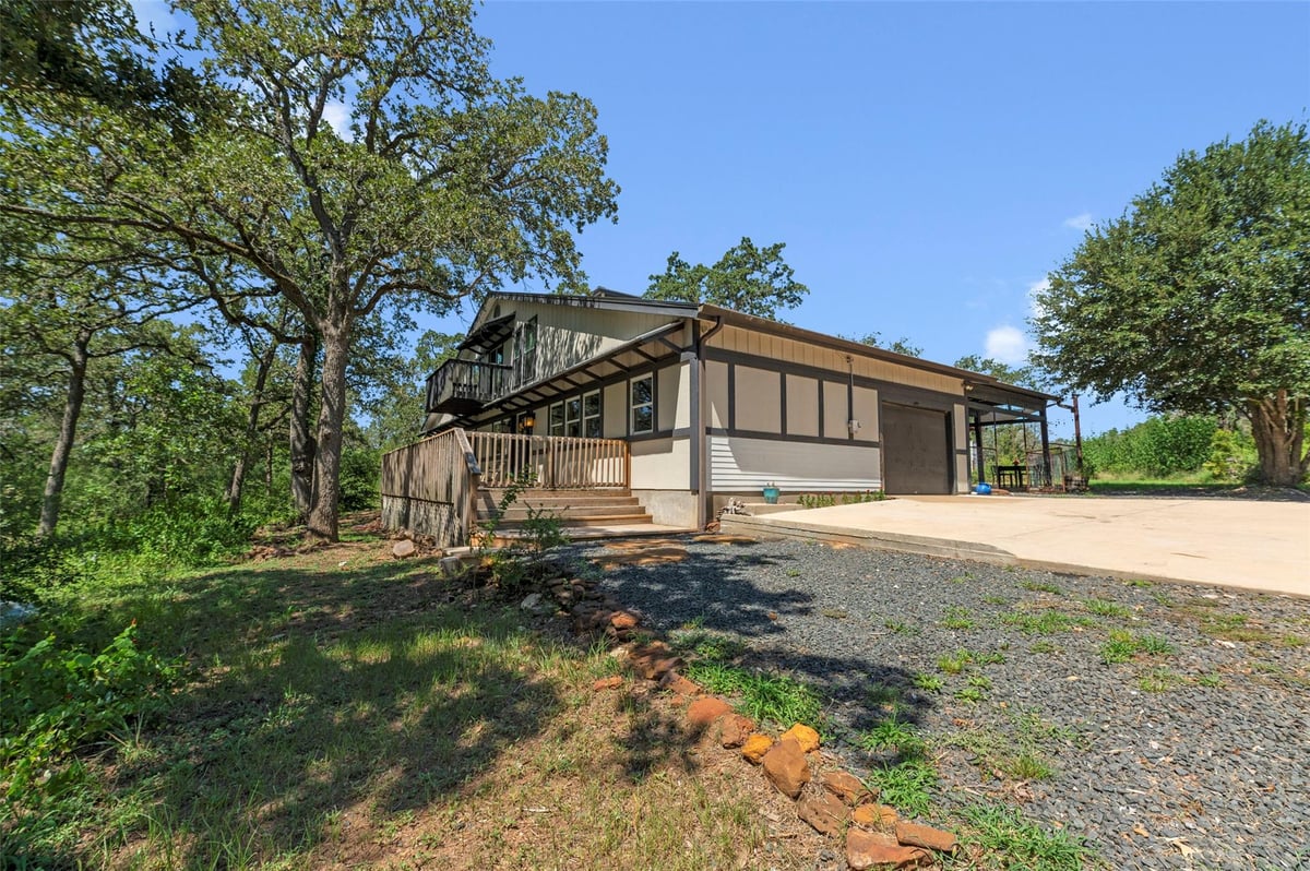 View 180 Ironstone RD in Redfield, Henry P 180 Ironstone RD - property photo 1 - Luxury home in Redfield, Henry P, Smithville, TX