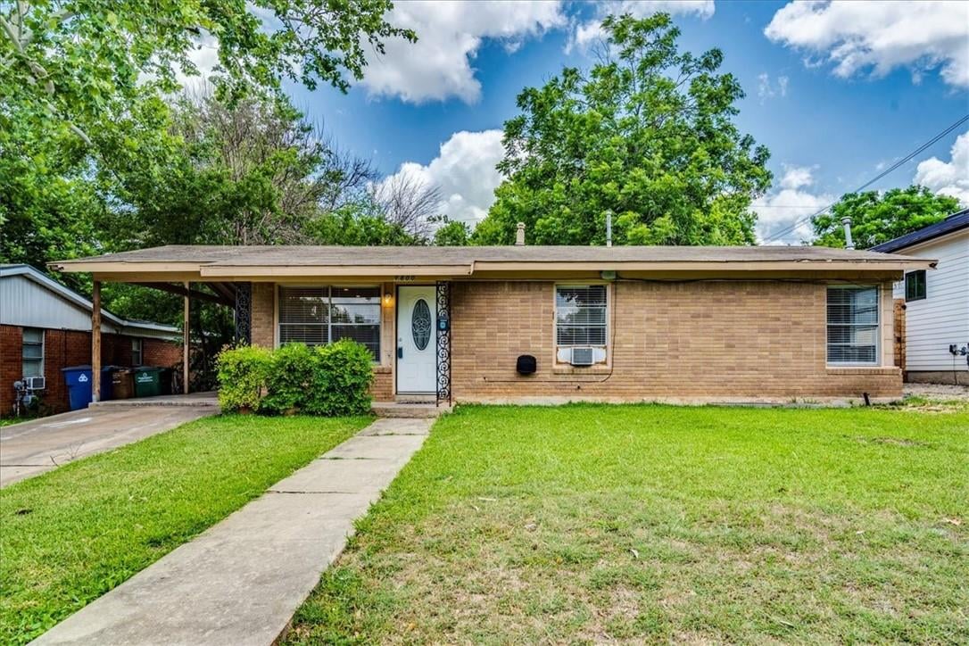 1800 Forestglade DR - property photo 1 - Luxury home in Park Forest Sec 01, Austin, TX