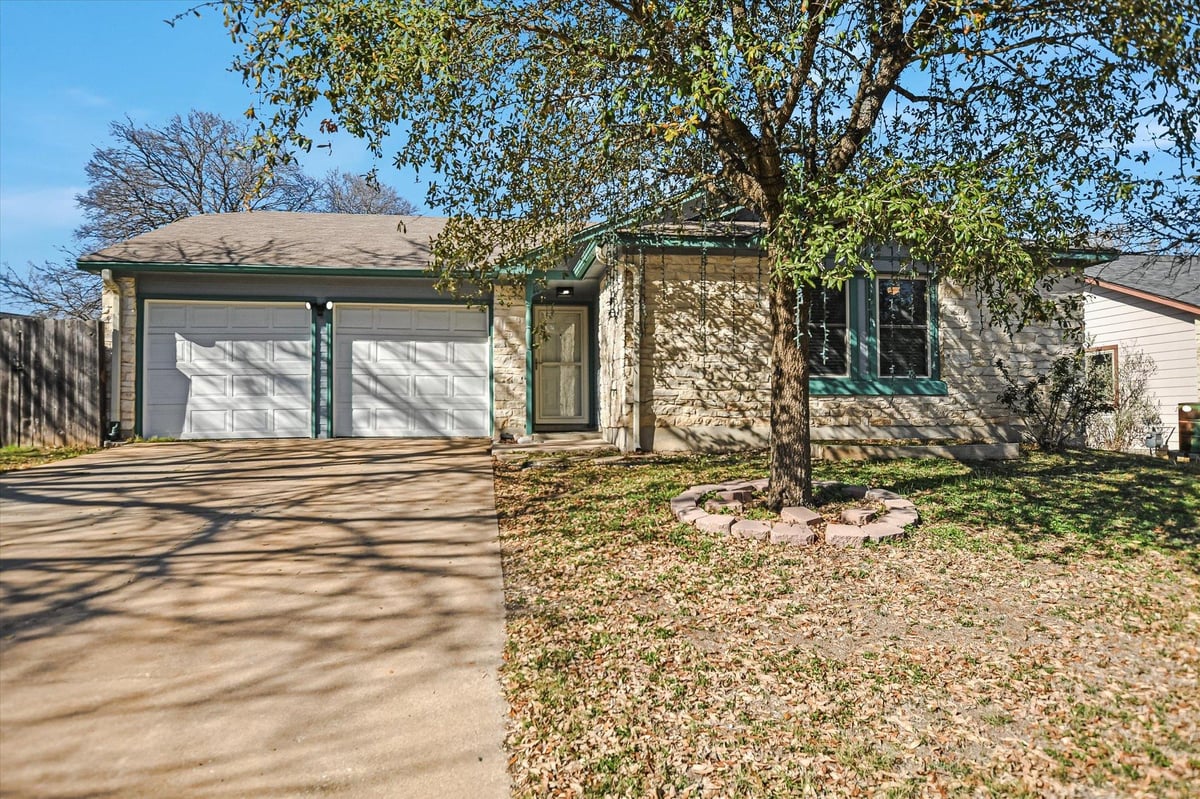 View 1800 Krizan Ave in Scofield Farms Ph 01 Sec 01 1800 Krizan Ave - front exterior - Luxury home in Scofield Farms Ph 01 Sec 01, Austin, TX