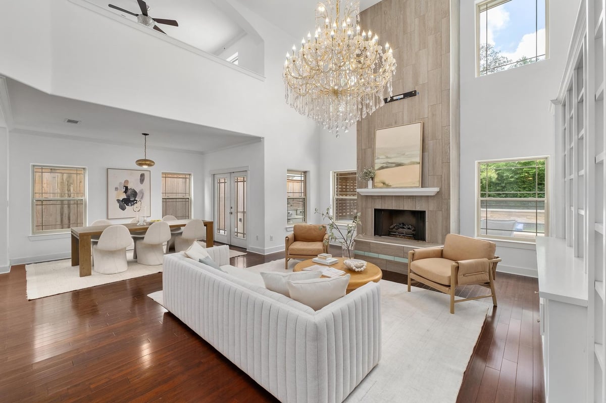 1800 Northwood RD - front exterior - Luxury home in Brykerwoods C, Austin, TX
