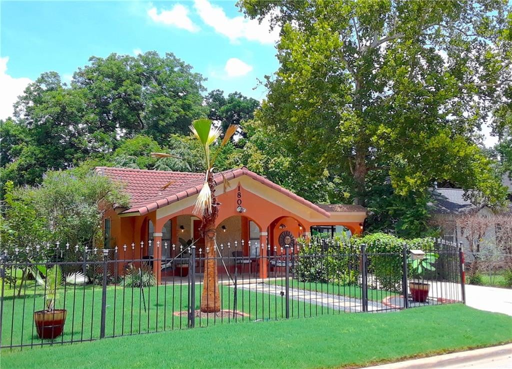 View 1800 Riverview St in Taylor V E 02 1800 Riverview St - front exterior - Luxury home in Taylor V E 02, Austin, TX