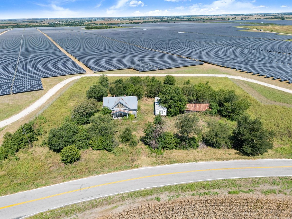 View 18008 Manda Carlson RD in ABS 476 SUR 67 LINDSEY I Acre 1 18008 Manda Carlson RD - front exterior - Luxury lot in ABS 476 SUR 67 LINDSEY I Acre 1, Coupland, TX