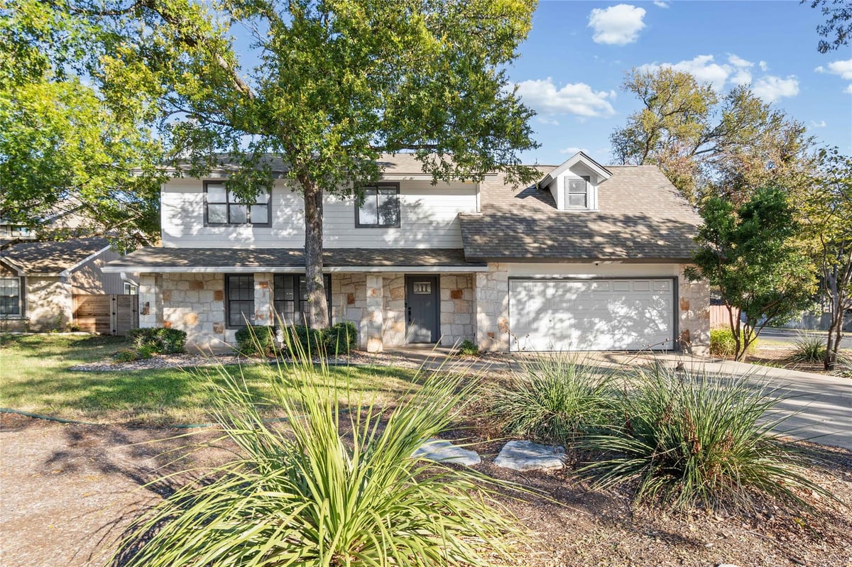 View 1801 Brokenshoe Cv in Creekbend Sec 02 1801 Brokenshoe Cv - property photo 1 - Luxury home in Creekbend Sec 02, Round Rock, TX