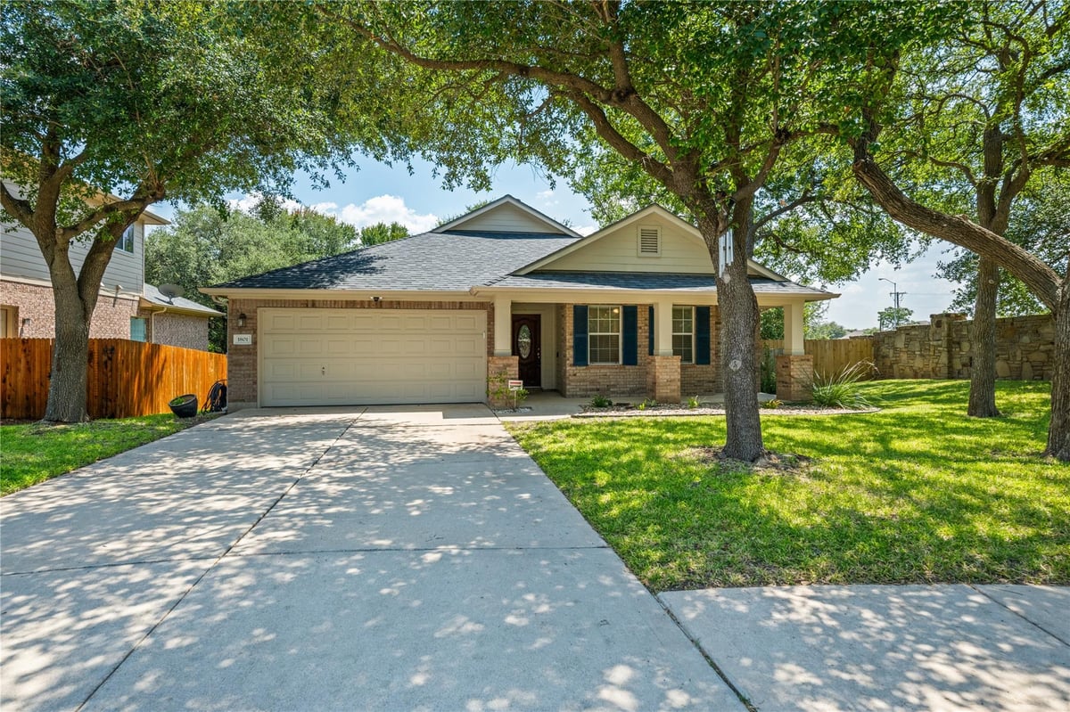 View 1801 Creek Crest WAY in Ashton Oaks Sec 1 1801 Creek Crest WAY - property photo 1 - Luxury home in Ashton Oaks Sec 1, Round Rock, TX