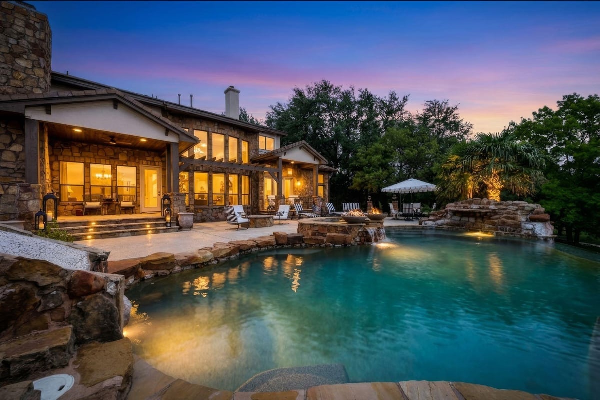 View 1801 Eagles Glen CV in Steiner Ranch Ph 01 Sec 10B 1801 Eagles Glen CV - property photo 1 - Luxury home in Steiner Ranch Ph 01 Sec 10B, Austin, TX