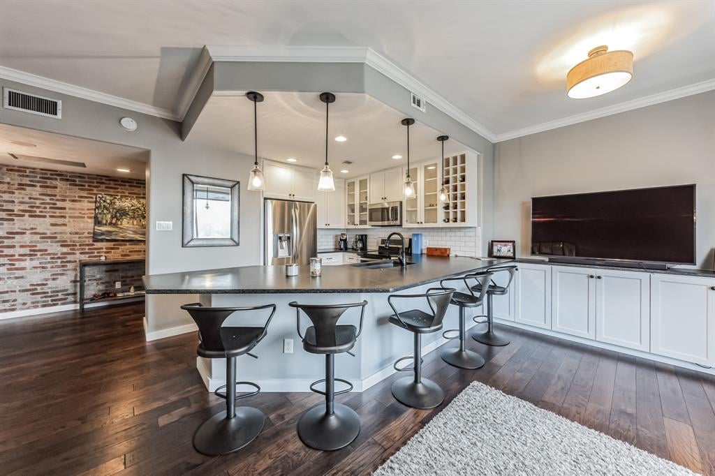 View 1801 Lavaca St Unit #2C in Cambridge Condo Amd 1801 Lavaca St Unit #2C - front exterior - Luxury home in Cambridge Condo Amd, Austin, TX