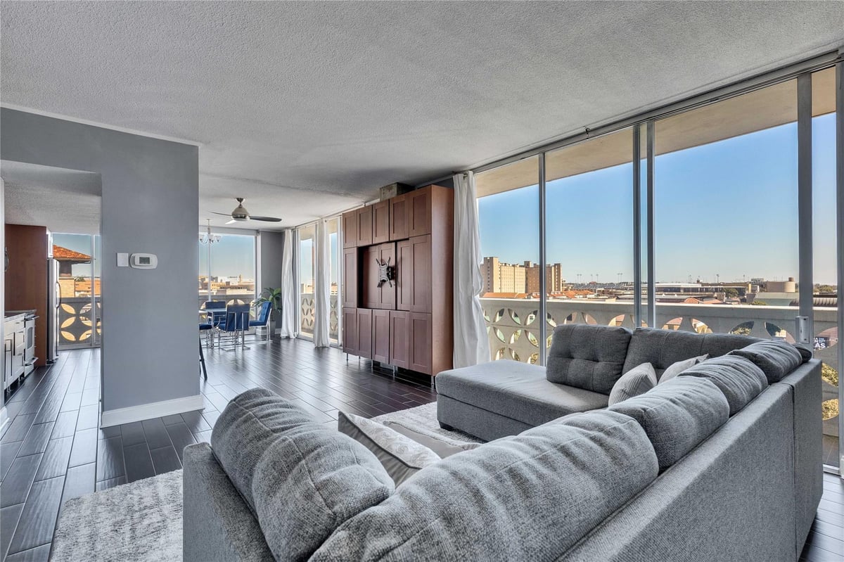 View 1801 Lavaca St #5D in Cambridge Condo Amd 1801 Lavaca St #5D - front exterior - Luxury home in Cambridge Condo Amd, Austin, TX
