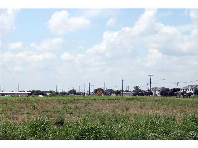 View 1802 South Colorado ST 1802 South Colorado ST - front exterior - Luxury home in Lockhart, TX