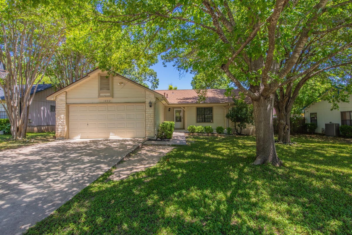 View 1802 Verbena WAY in Mdws/Chandler Crk Sec 01 1802 Verbena WAY - front exterior - Luxury home in Mdws/Chandler Crk Sec 01, Round Rock, TX