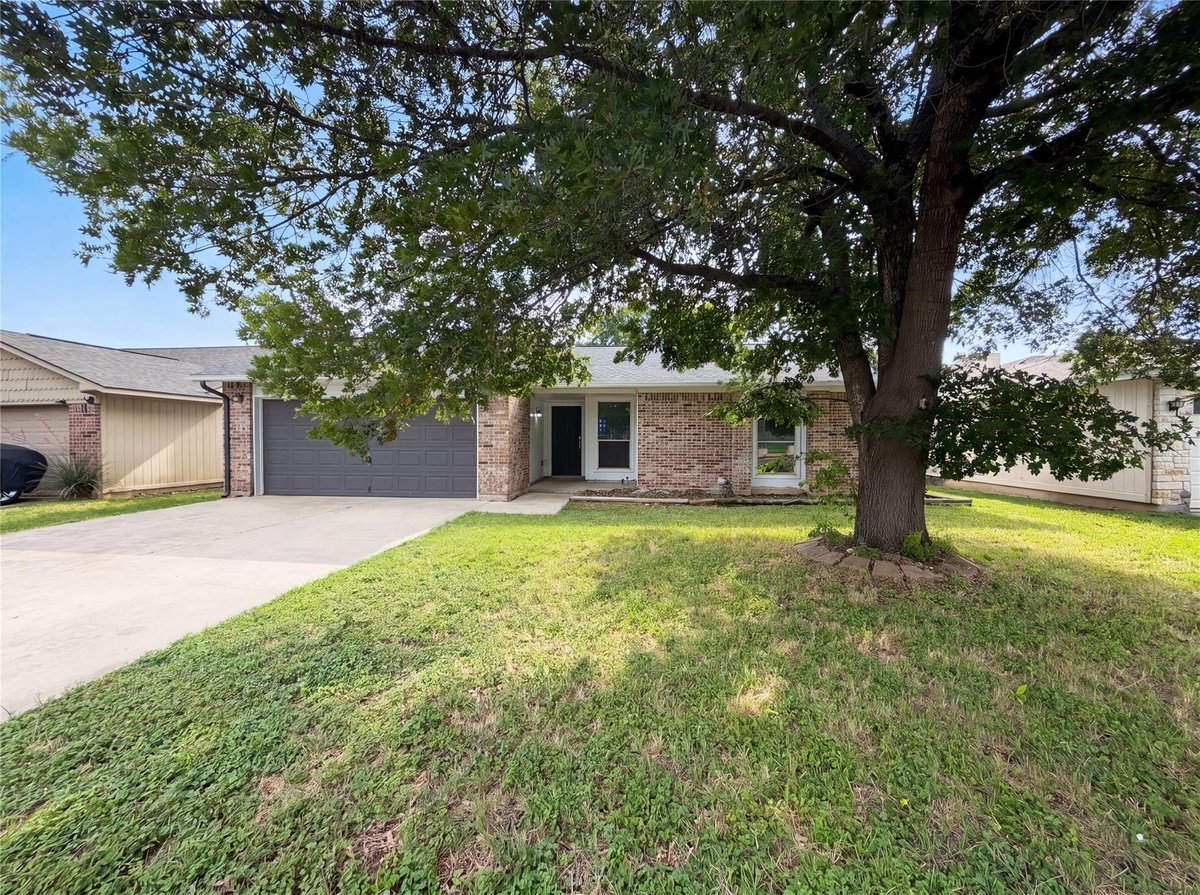 View 1803 Frontier TRL in CHISHOLM VALLEY WEST SEC 3 (AMD) 1803 Frontier TRL - front exterior - Luxury home in CHISHOLM VALLEY WEST SEC 3 (AMD), Round Rock, TX