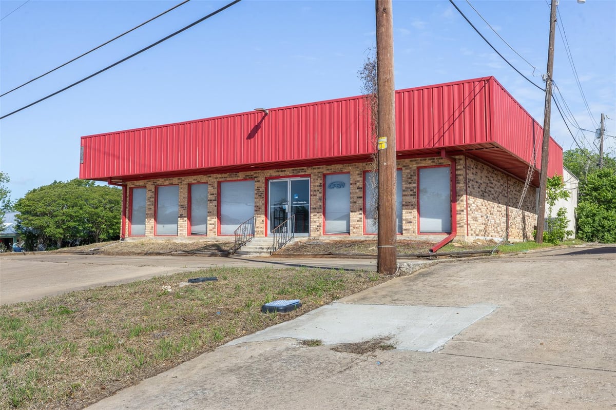 Primary bedroom at 1804 W Cameron Ave - Hillcrest 1, Rockdale, TX