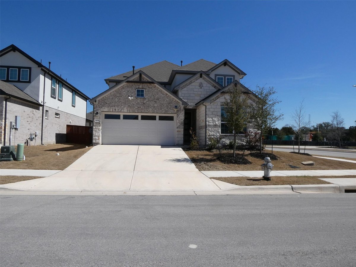View 1804 W CROW HOP Vw in Bar W Ranch 1804 W CROW HOP Vw - front exterior - Luxury home in Bar W Ranch, Leander, TX