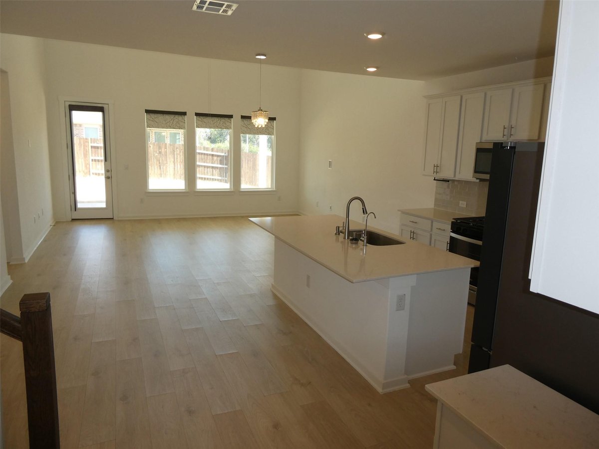 Kitchen at 1804 W CROW HOP Vw - 5 bed 3 bath home