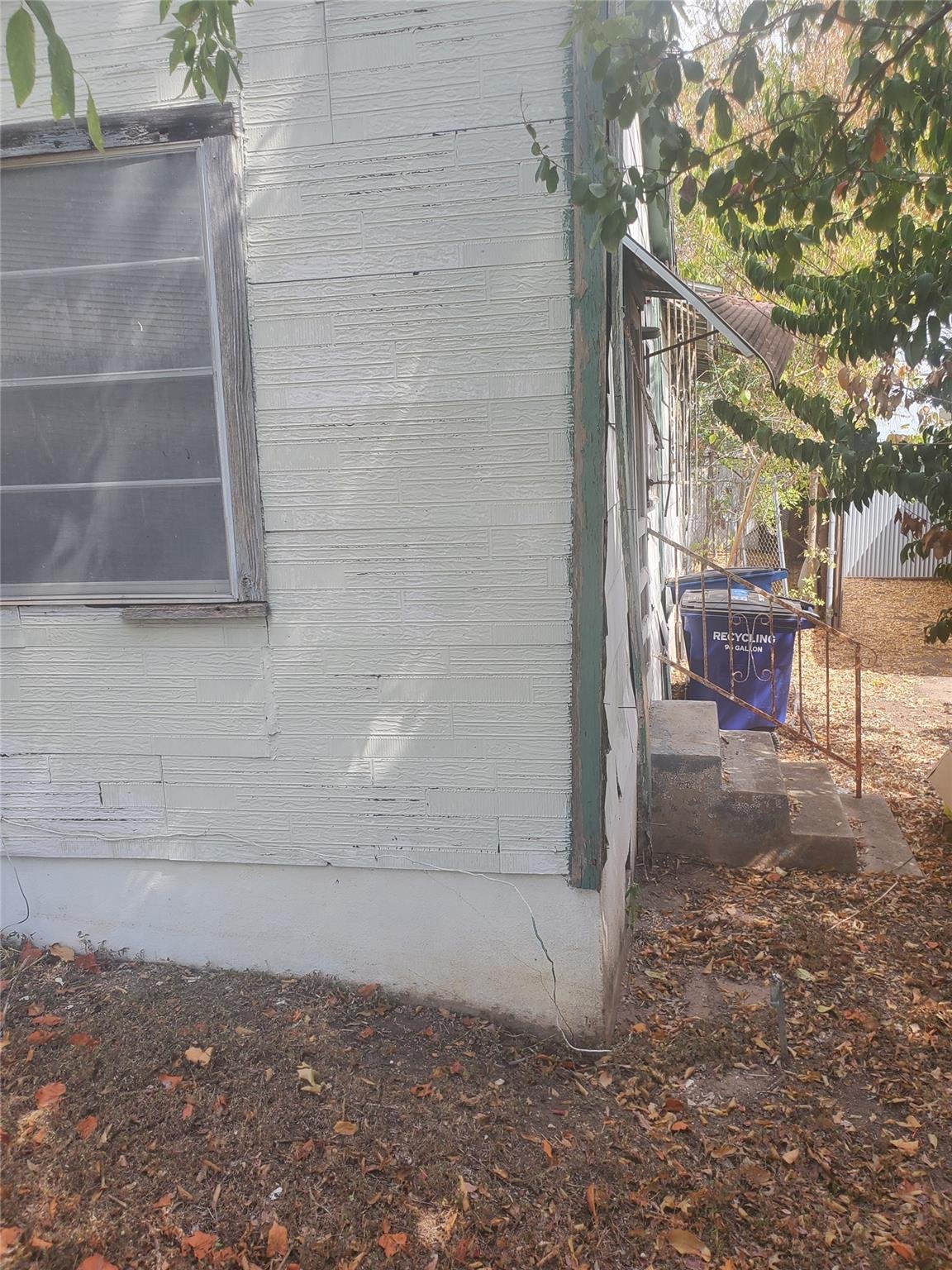 Bathroom at 1805 McKinley Ave - 1 bed 1 bath home
